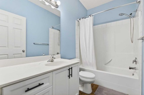9-43 Springborough Boulevard Sw, Calgary, AB - Indoor Photo Showing Bathroom