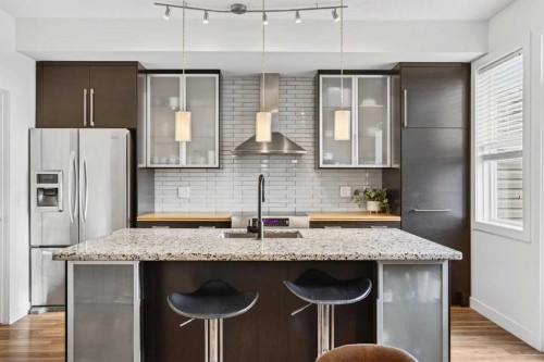 9-43 Springborough Boulevard Sw, Calgary, AB - Indoor Photo Showing Kitchen With Upgraded Kitchen