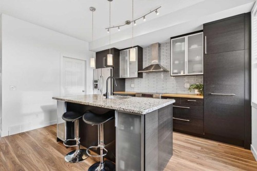 9-43 Springborough Boulevard Sw, Calgary, AB - Indoor Photo Showing Kitchen With Upgraded Kitchen