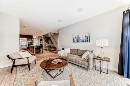 2614 21 Street Sw, Calgary, AB - Indoor Photo Showing Living Room