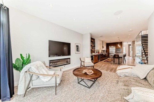 2614 21 Street Sw, Calgary, AB - Indoor Photo Showing Living Room