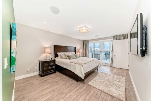 2614 21 Street Sw, Calgary, AB - Indoor Photo Showing Bedroom