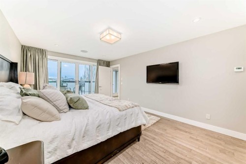 2614 21 Street Sw, Calgary, AB - Indoor Photo Showing Bedroom