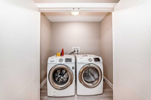 2614 21 Street Sw, Calgary, AB - Indoor Photo Showing Laundry Room