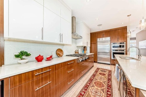 2614 21 Street Sw, Calgary, AB - Indoor Photo Showing Kitchen With Upgraded Kitchen