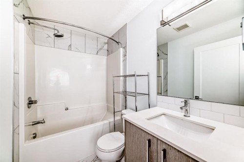 1308-76 Cornerstone Passage Ne, Calgary, AB - Indoor Photo Showing Bathroom