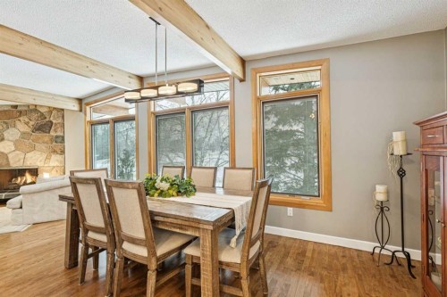 8 Vardana Place Nw, Calgary, AB - Indoor Photo Showing Dining Room