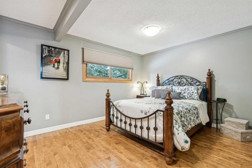 8 Vardana Place Nw, Calgary, AB - Indoor Photo Showing Bedroom