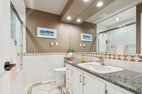 8 Vardana Place Nw, Calgary, AB - Indoor Photo Showing Bathroom