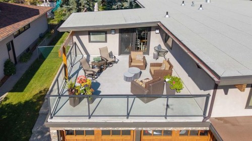 8 Vardana Place Nw, Calgary, AB - Outdoor