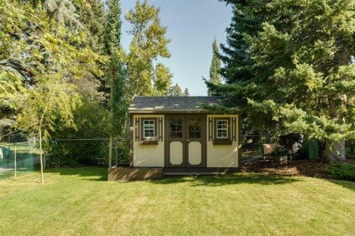 8 Vardana Place Nw, Calgary, AB - Outdoor