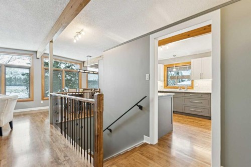 8 Vardana Place Nw, Calgary, AB - Indoor Photo Showing Other Room