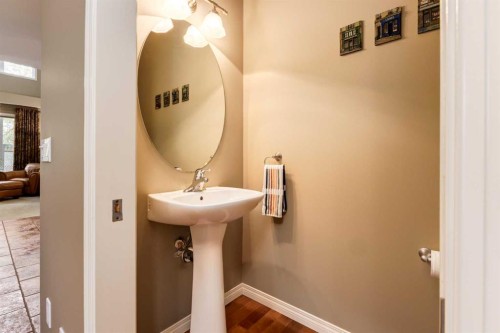 11756 Valley Ridge Boulevard Nw, Calgary, AB - Indoor Photo Showing Bathroom