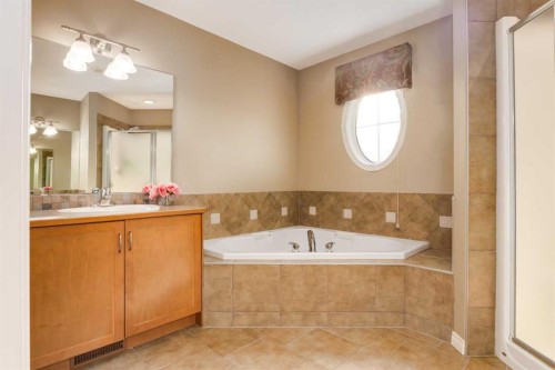 11756 Valley Ridge Boulevard Nw, Calgary, AB - Indoor Photo Showing Bathroom