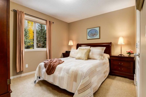 11756 Valley Ridge Boulevard Nw, Calgary, AB - Indoor Photo Showing Bedroom