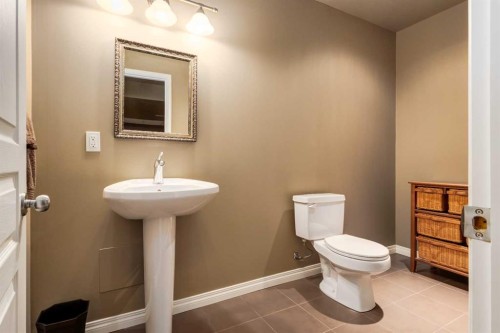 11756 Valley Ridge Boulevard Nw, Calgary, AB - Indoor Photo Showing Bathroom