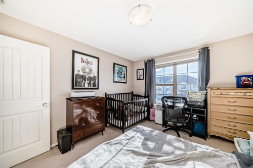 205-27 Everridge Square Sw, Calgary, AB - Indoor Photo Showing Bedroom