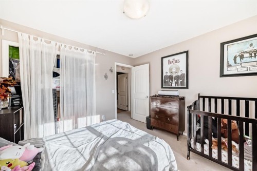 205-27 Everridge Square Sw, Calgary, AB - Indoor Photo Showing Bedroom