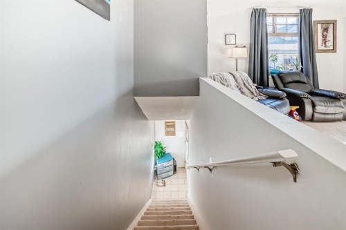 205-27 Everridge Square Sw, Calgary, AB - Indoor Photo Showing Other Room