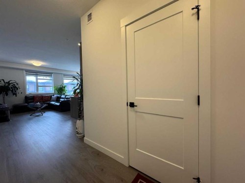 1207-55 Lucas Nw, Calgary, AB - Indoor Photo Showing Other Room