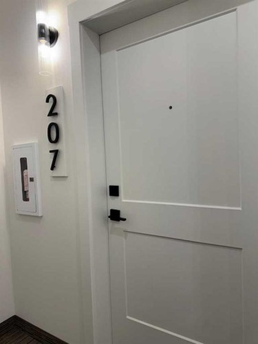 1207-55 Lucas Nw, Calgary, AB - Indoor Photo Showing Other Room