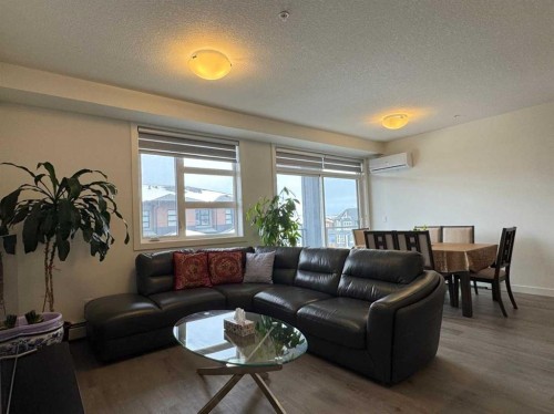 1207-55 Lucas Nw, Calgary, AB - Indoor Photo Showing Living Room