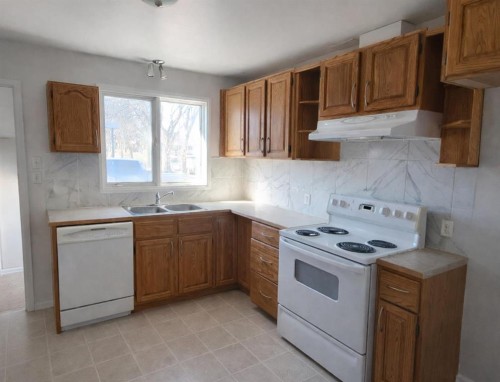 2311 22 Street, Nanton, AB - Indoor Photo Showing Kitchen With Double Sink