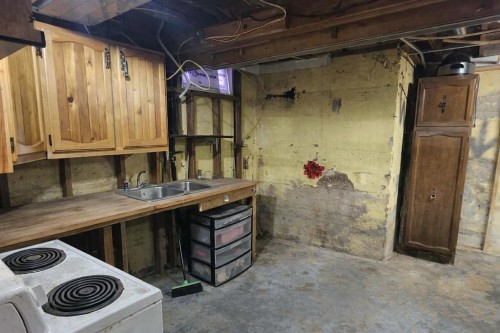 2311 22 Street, Nanton, AB - Indoor Photo Showing Laundry Room