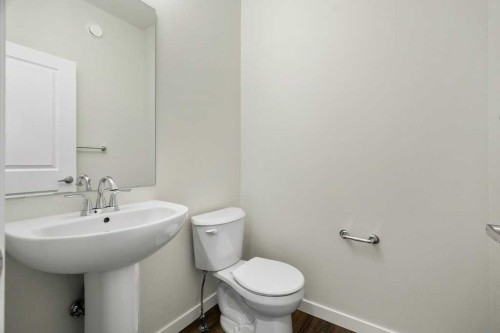 136 Wolf Hollow Manor Se, Calgary, AB - Indoor Photo Showing Bathroom