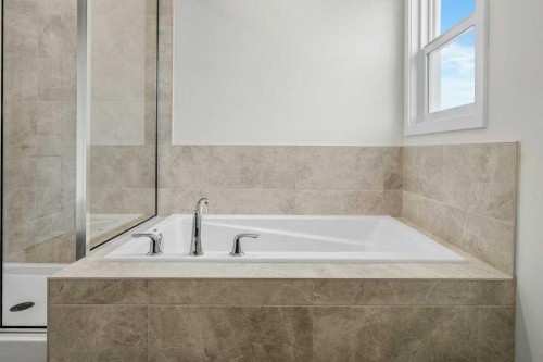 136 Wolf Hollow Manor Se, Calgary, AB - Indoor Photo Showing Bathroom