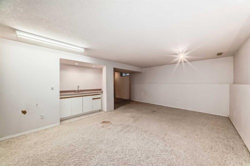 352 Malvern Close Ne, Calgary, AB - Indoor Photo Showing Other Room