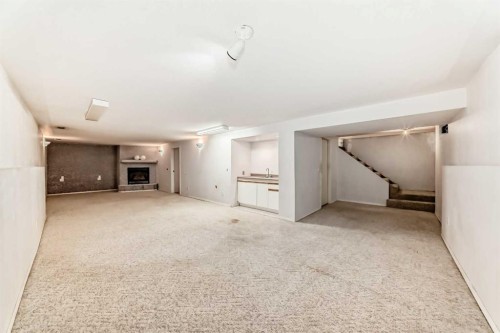 352 Malvern Close Ne, Calgary, AB - Indoor Photo Showing Other Room