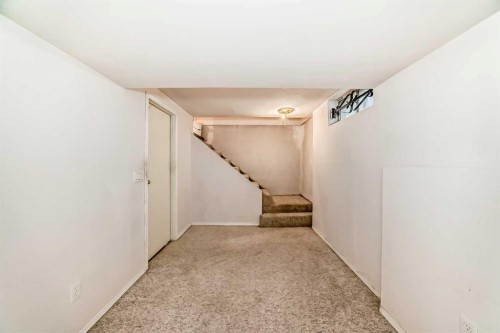 352 Malvern Close Ne, Calgary, AB - Indoor Photo Showing Other Room