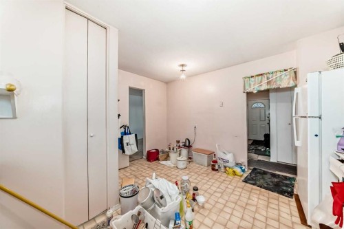 352 Malvern Close Ne, Calgary, AB - Indoor Photo Showing Other Room