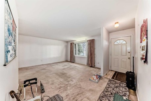 352 Malvern Close Ne, Calgary, AB - Indoor Photo Showing Other Room