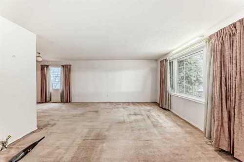 352 Malvern Close Ne, Calgary, AB - Indoor Photo Showing Other Room