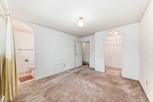 352 Malvern Close Ne, Calgary, AB - Indoor Photo Showing Other Room