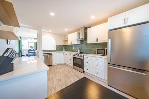 4 Cedargrove Road Sw, Calgary, AB - Indoor Photo Showing Kitchen With Upgraded Kitchen
