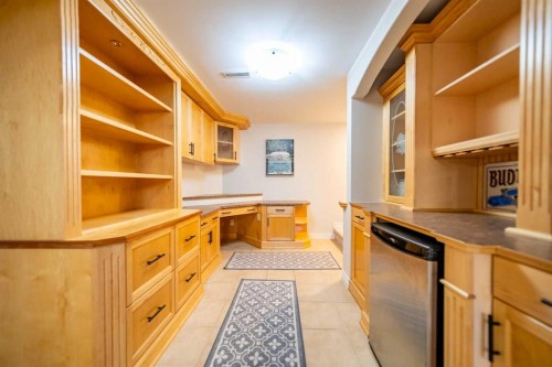 4 Cedargrove Road Sw, Calgary, AB - Indoor Photo Showing Other Room