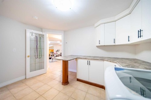 4 Cedargrove Road Sw, Calgary, AB - Indoor