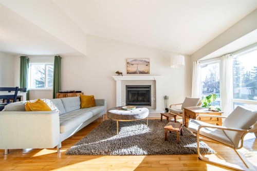 4 Cedargrove Road Sw, Calgary, AB - Indoor Photo Showing Living Room With Fireplace