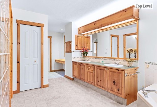 18 Juniper Ridge, Canmore, AB - Indoor Photo Showing Bathroom