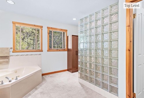 18 Juniper Ridge, Canmore, AB - Indoor Photo Showing Bathroom