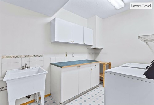 18 Juniper Ridge, Canmore, AB - Indoor Photo Showing Laundry Room