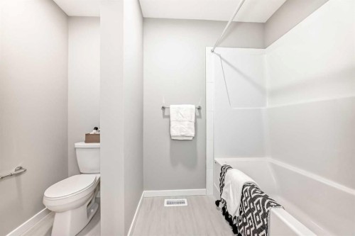 58 Walgrove Bay Se, Calgary, AB - Indoor Photo Showing Bathroom