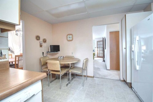 487 Arlington Drive Se, Calgary, AB - Indoor Photo Showing Other Room