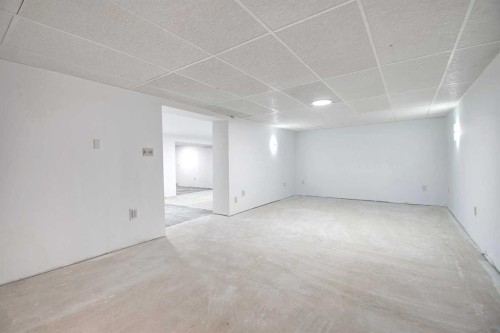 487 Arlington Drive Se, Calgary, AB - Indoor