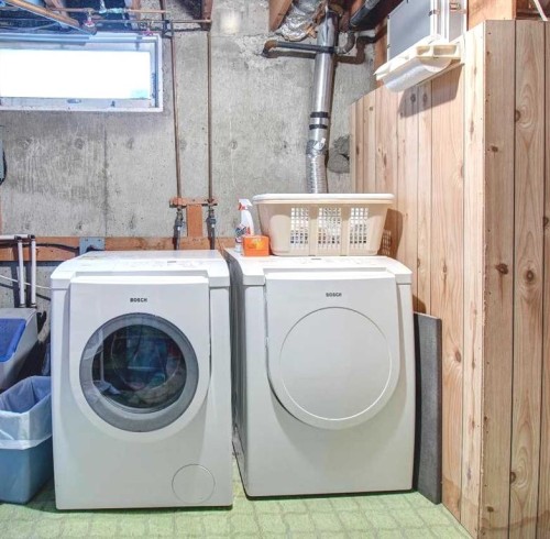 487 Arlington Drive Se, Calgary, AB - Indoor Photo Showing Laundry Room