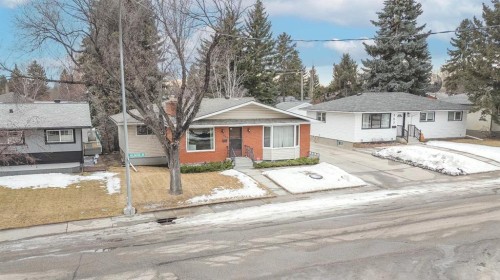 487 Arlington Drive Se, Calgary, AB - Outdoor With Facade