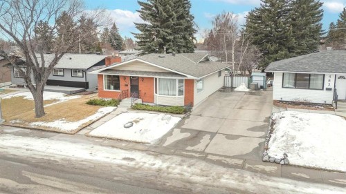 487 Arlington Drive Se, Calgary, AB - Outdoor With Facade